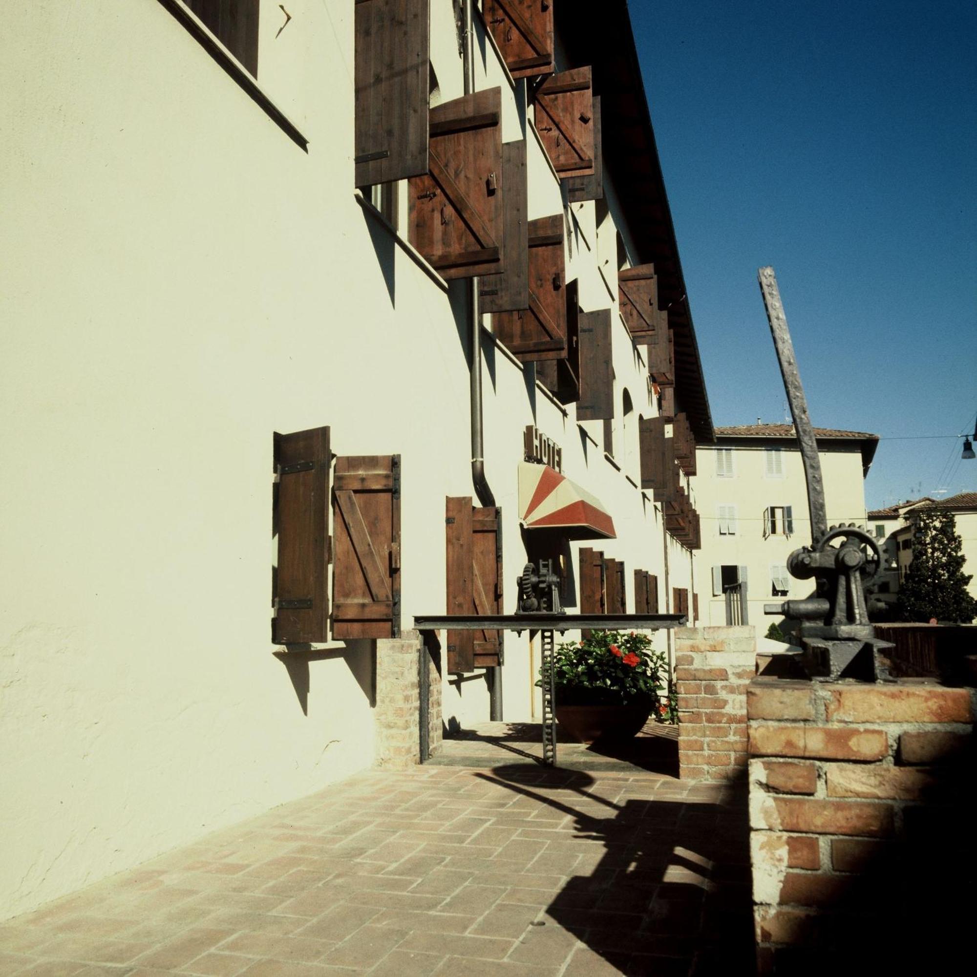 Отель La Vecchia Cartiera Колле-ди-Валь-д'Эльса Экстерьер фото